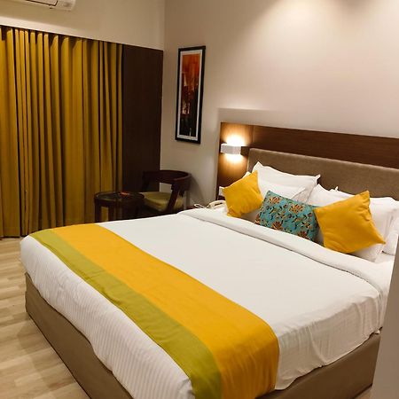 Park Residency Adoor Hotel Adur Kültér fotó