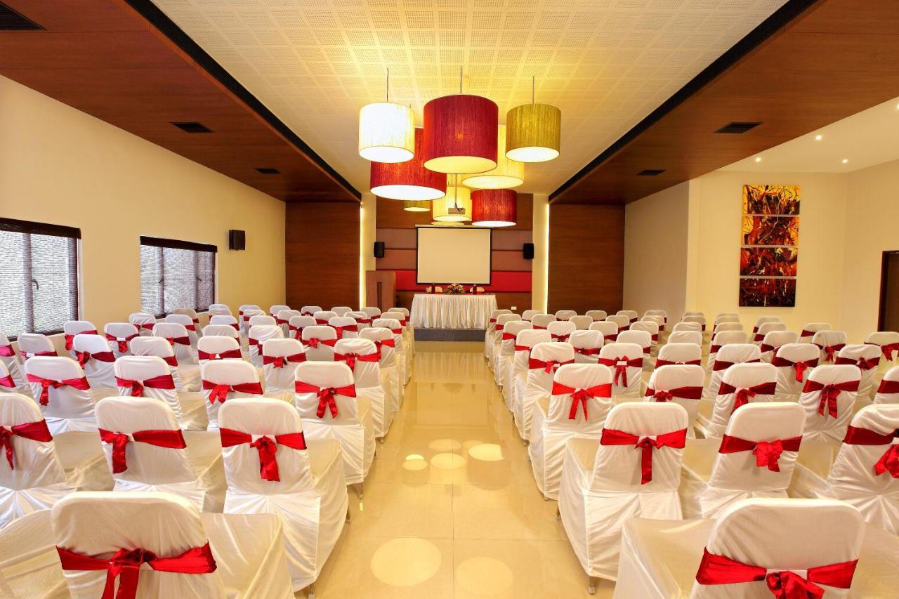 Park Residency Adoor Hotel Adur Kültér fotó