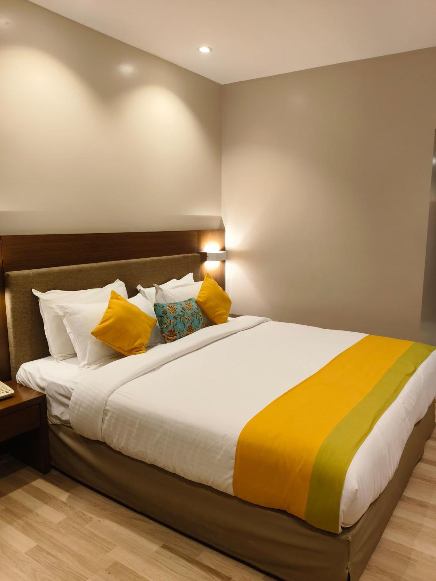 Park Residency Adoor Hotel Adur Kültér fotó