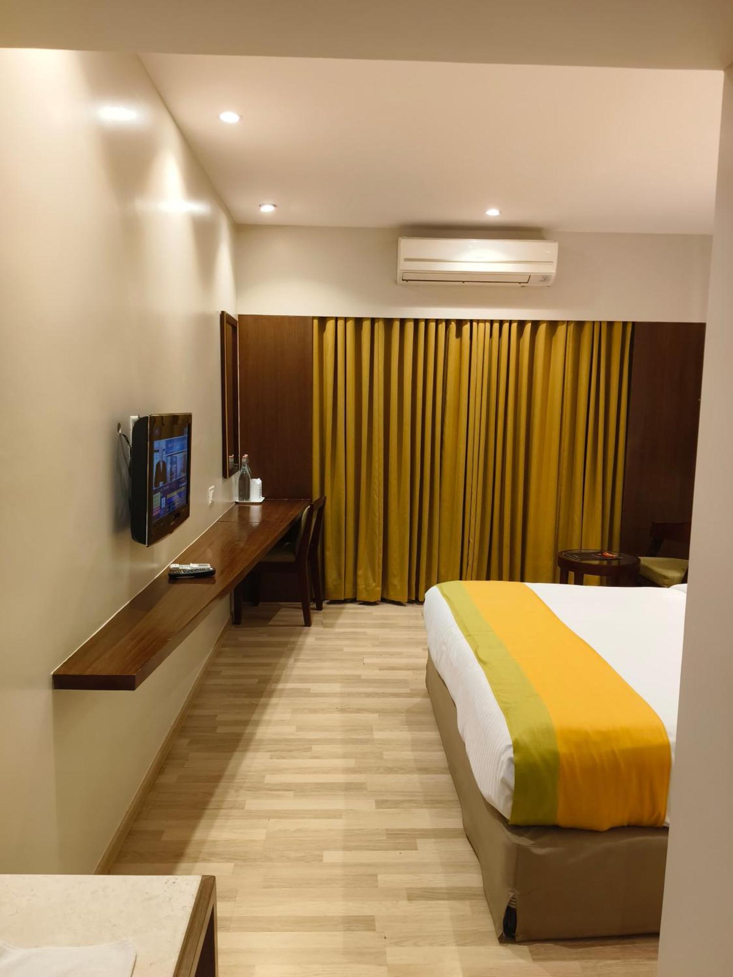 Park Residency Adoor Hotel Adur Kültér fotó