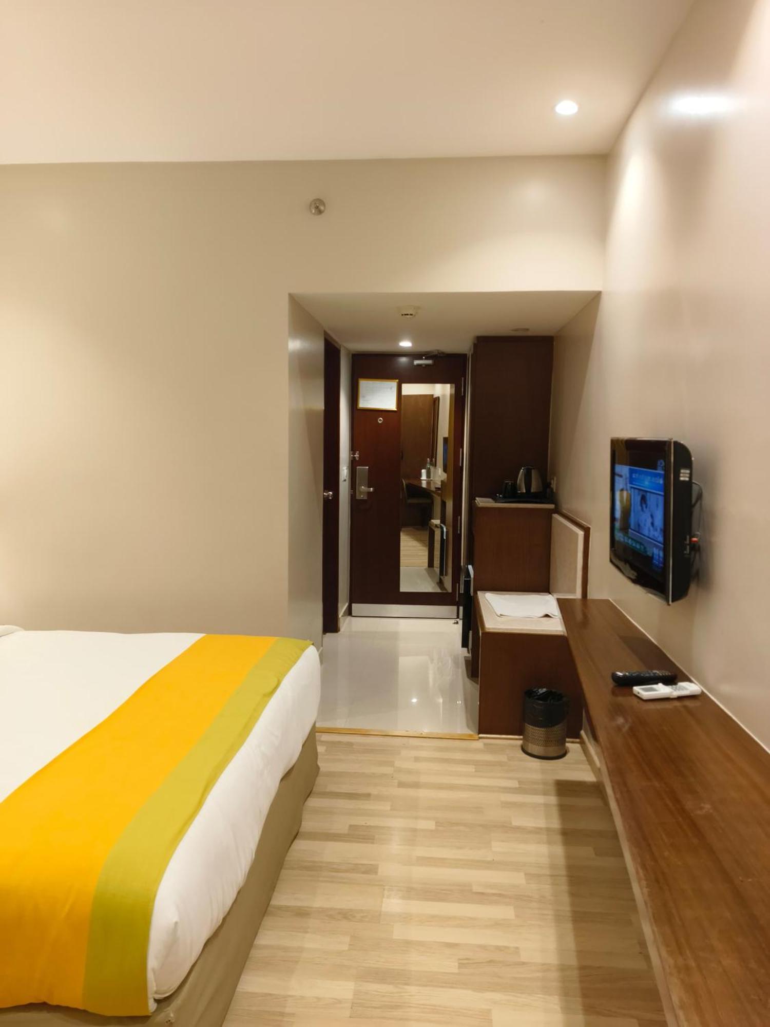 Park Residency Adoor Hotel Adur Kültér fotó