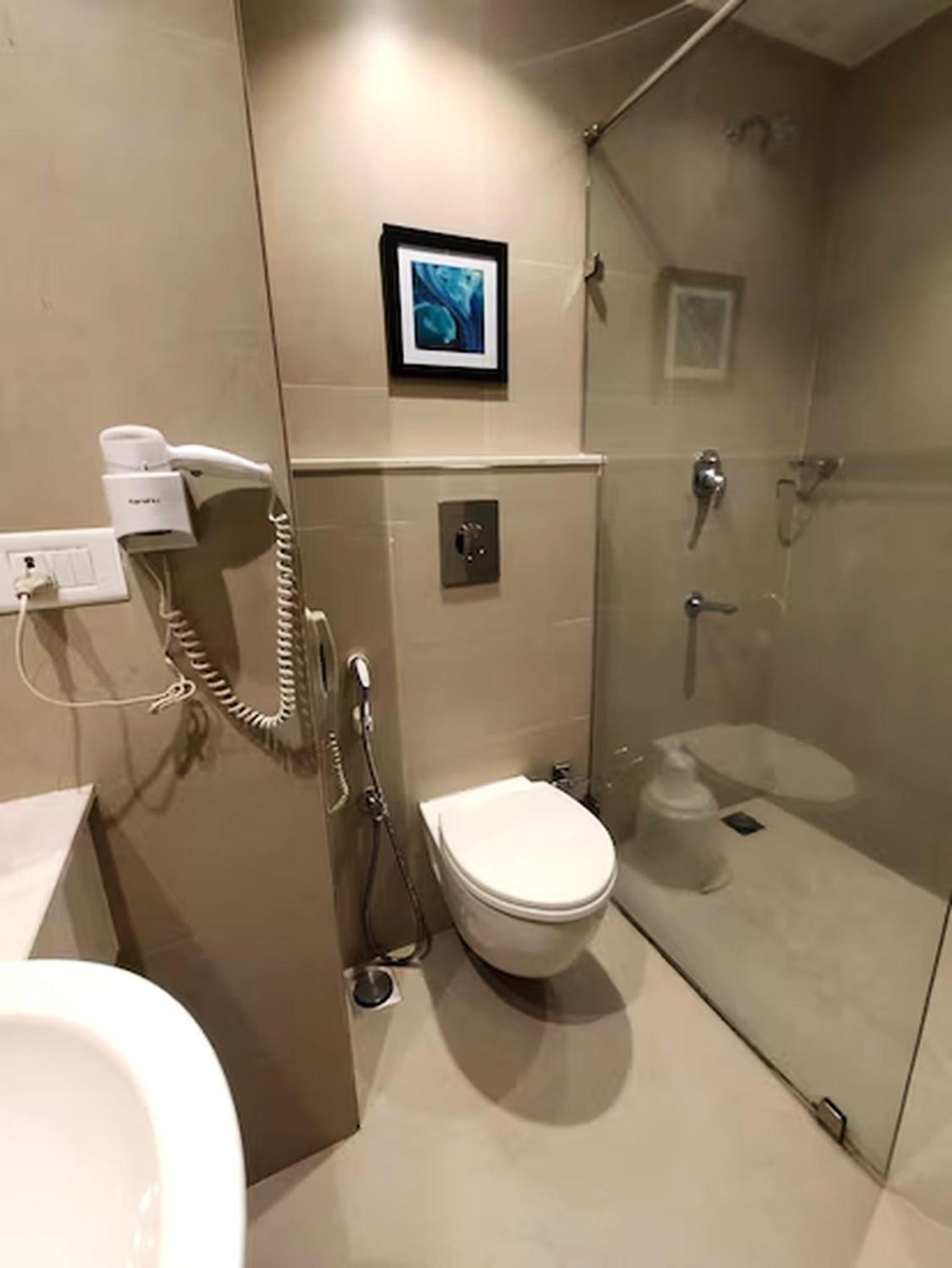 Park Residency Adoor Hotel Adur Kültér fotó