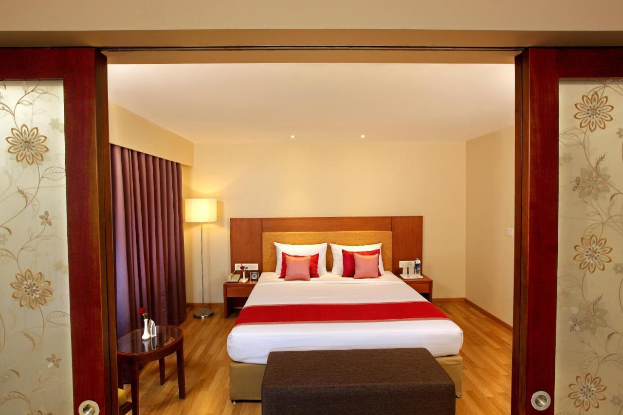 Park Residency Adoor Hotel Adur Kültér fotó