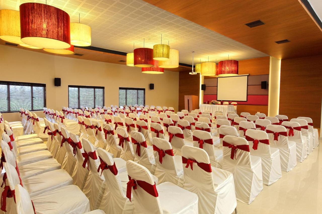 Park Residency Adoor Hotel Adur Kültér fotó