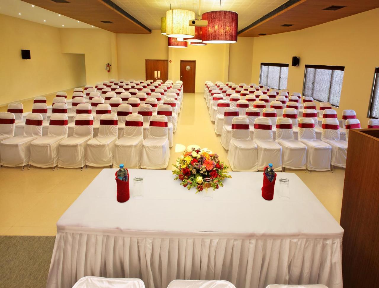 Park Residency Adoor Hotel Adur Kültér fotó